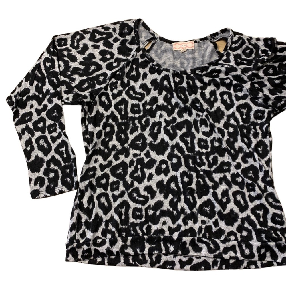 Pink Rose | Long Sleeve Leopard Print Black Gray Top Peep Hole Back Sleeve - Picture 9 of 11